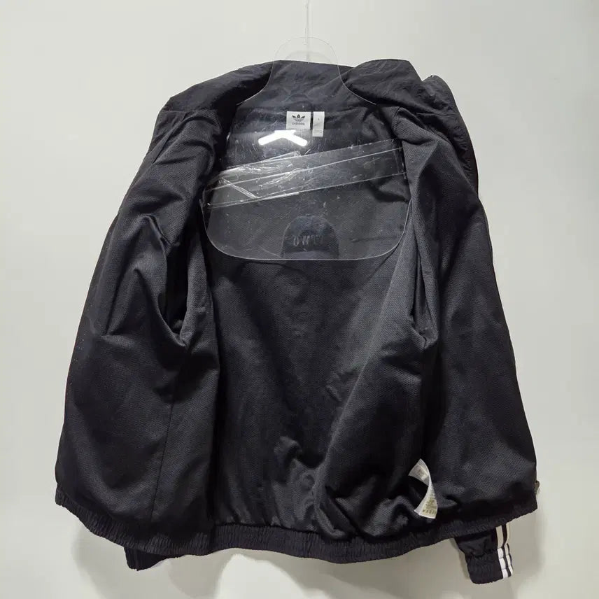 [SOLD OUT] 아디다스 블랙 오리지널스 락업 트랙탑 자켓 S 26042105