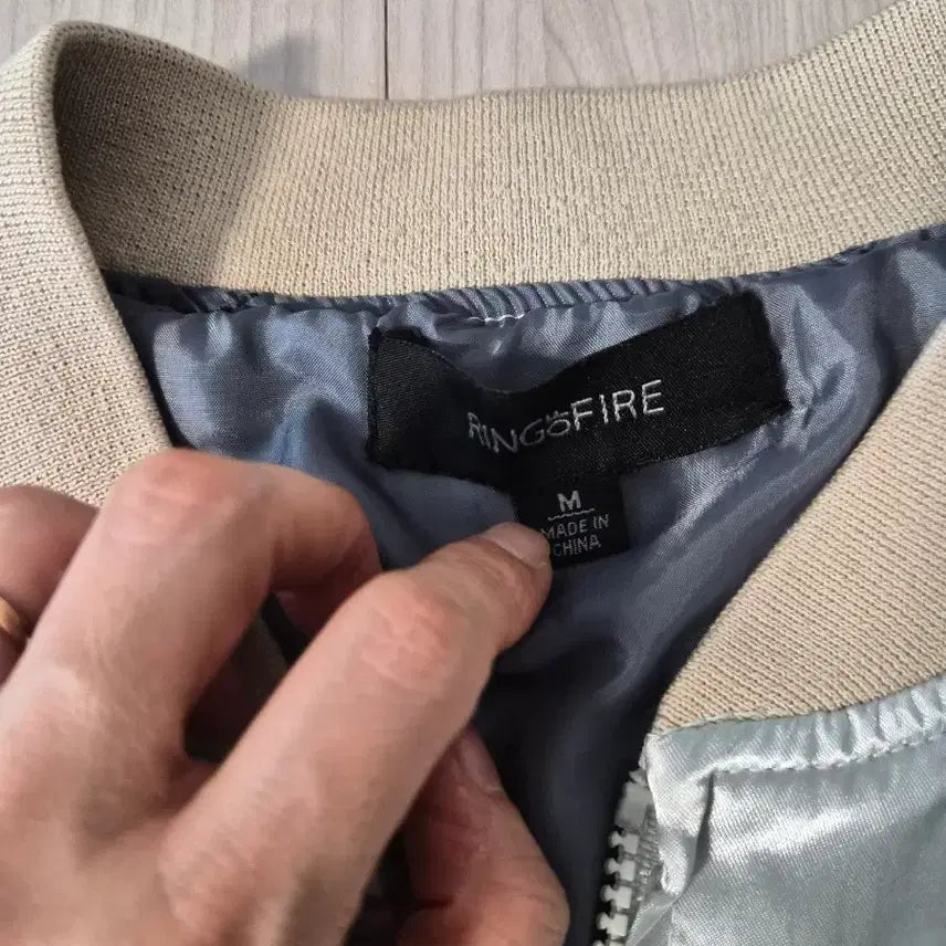 [BUNJANG] Ring of Fire Tiger Satin Souvenir Jacket (Size M) / (자수포인트) 링오브파이어 호랑이 사틴 스카잔 점퍼 (사이즈 M)