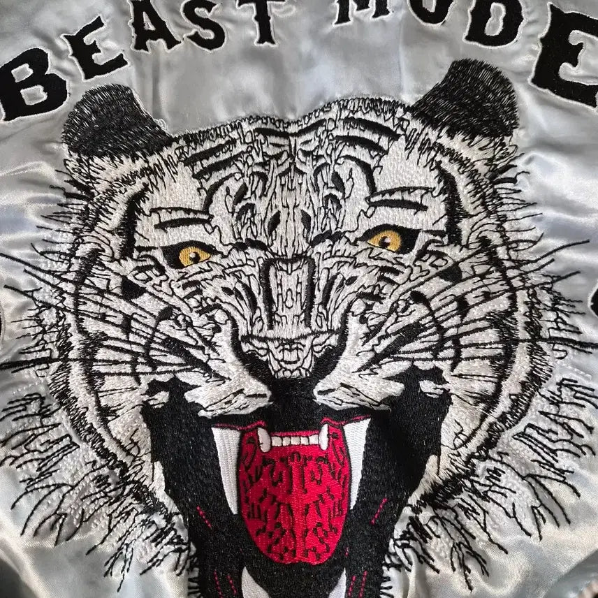 [BUNJANG] Ring of Fire Tiger Satin Souvenir Jacket (Size M) / (자수포인트) 링오브파이어 호랑이 사틴 스카잔 점퍼 (사이즈 M)
