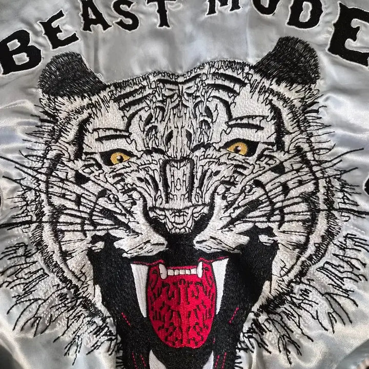 [BUNJANG] Ring of Fire Tiger Satin Souvenir Jacket (Size M) / (자수포인트) 링오브파이어 호랑이 사틴 스카잔 점퍼 (사이즈 M)