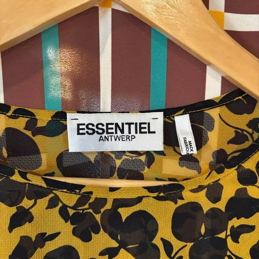[BUNJANG] Essentiel Antwerp Floral Pattern Blouse / 에센셜 앤트워프 플라워 패턴 블라우스