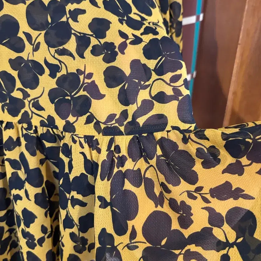 [BUNJANG] Essentiel Antwerp Floral Pattern Blouse / 에센셜 앤트워프 플라워 패턴 블라우스