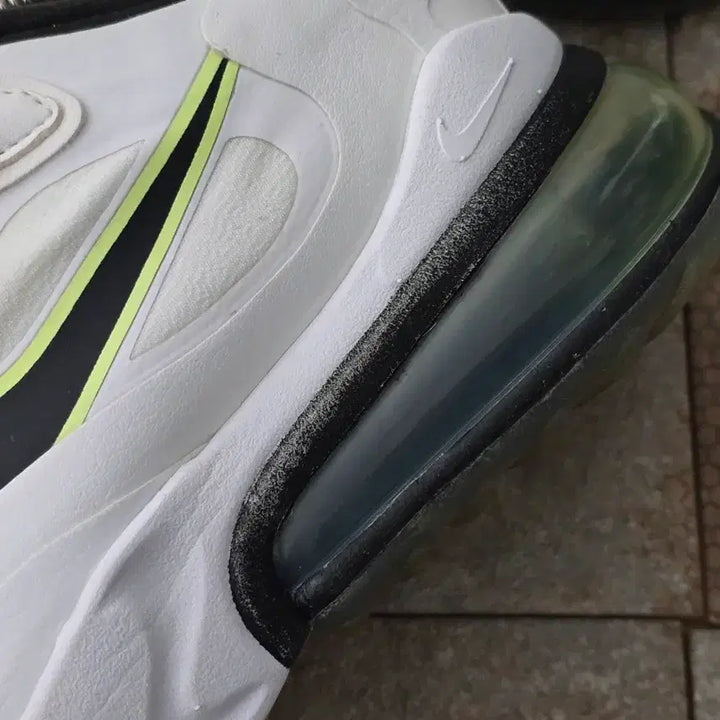 [BUNJANG] Nike Air Max 270 React SE World Wide Sneakers / (235)나이키 에어맥스 270 리액트 se 월드 와이드 스니커즈