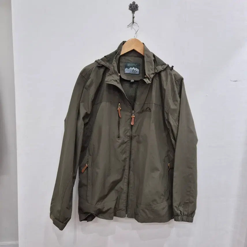 [SOLD OUT] 아웃도어 카키색 바람막이 남성 후드 자켓