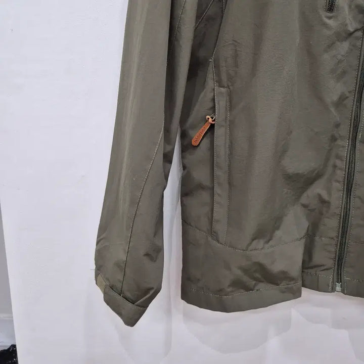 [SOLD OUT] 아웃도어 카키색 바람막이 남성 후드 자켓