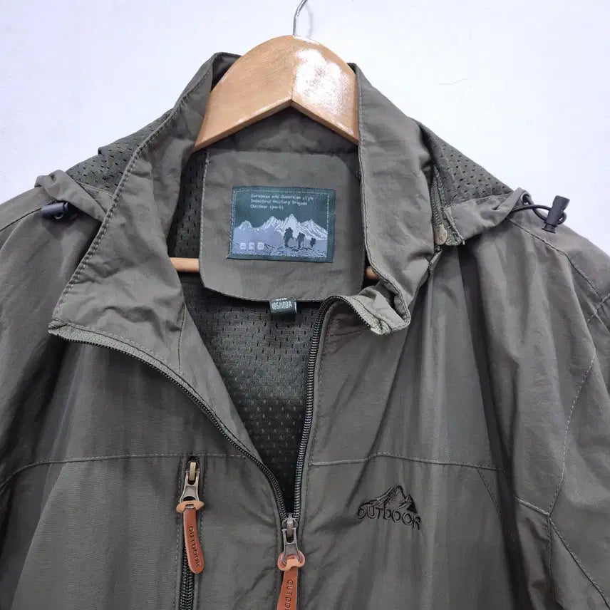 [SOLD OUT] 아웃도어 카키색 바람막이 남성 후드 자켓