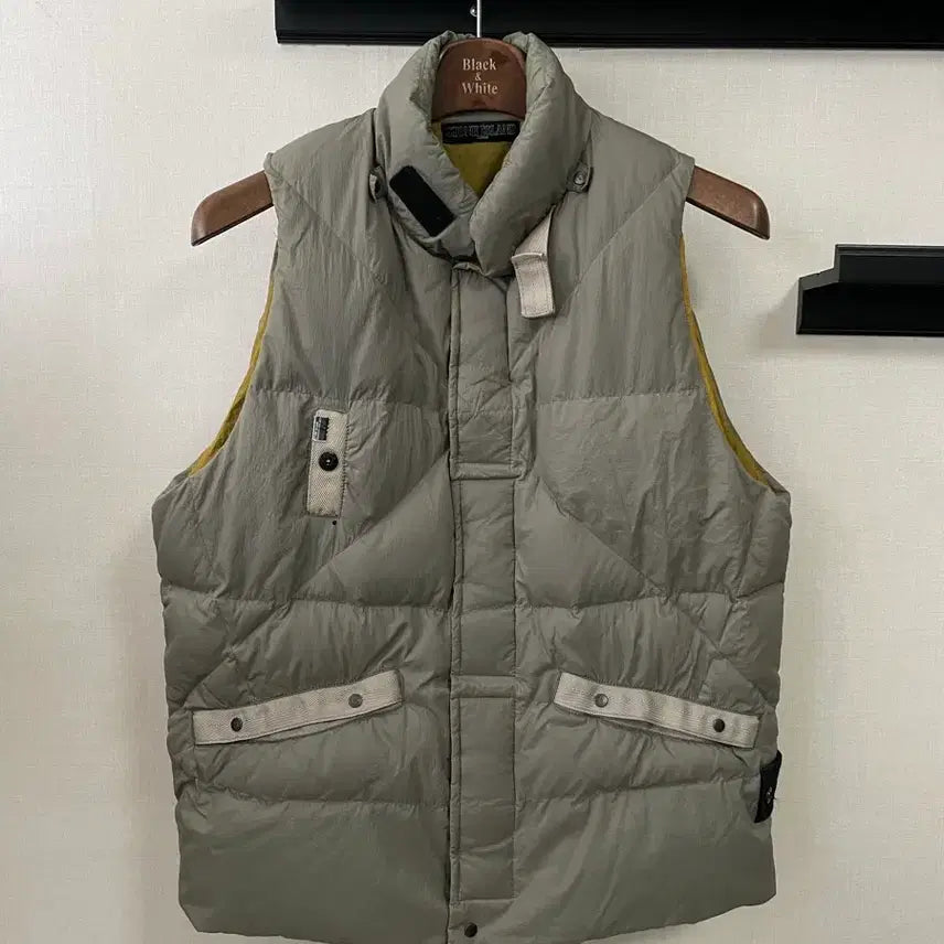[BUNJANG] Stone Island Padded Vest Khaki 100 / 스톤아일랜드 패딩 조끼 카키 100