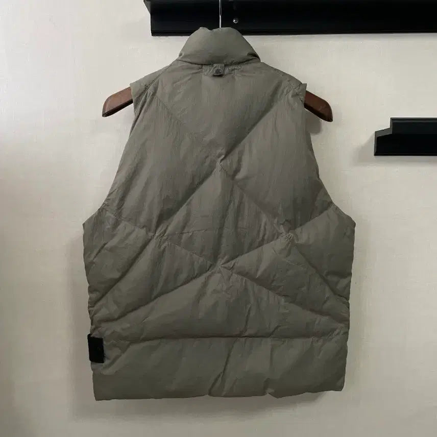 [BUNJANG] Stone Island Padded Vest Khaki 100 / 스톤아일랜드 패딩 조끼 카키 100