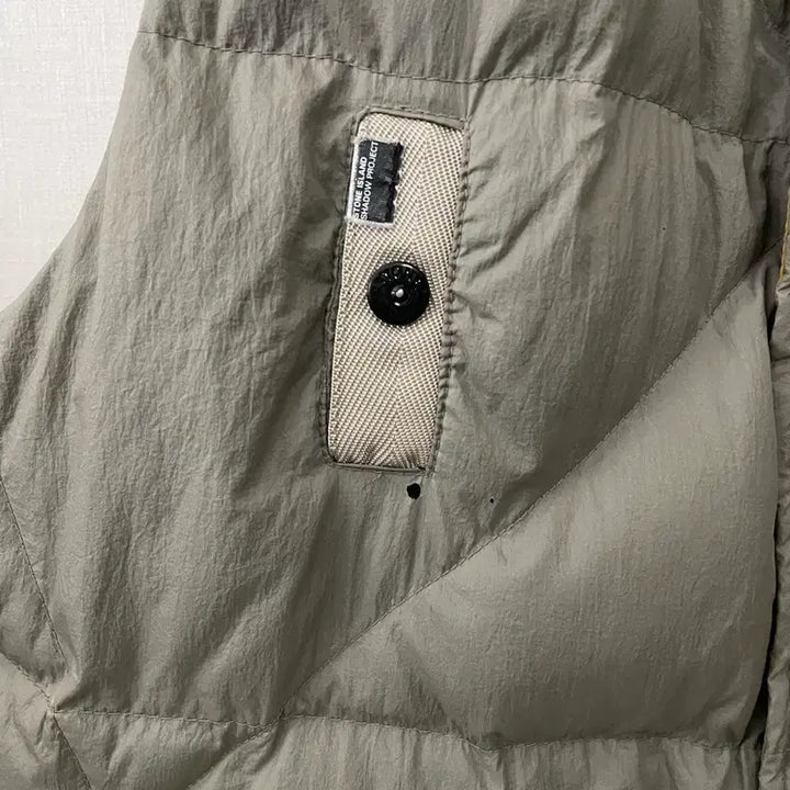 [BUNJANG] Stone Island Padded Vest Khaki 100 / 스톤아일랜드 패딩 조끼 카키 100