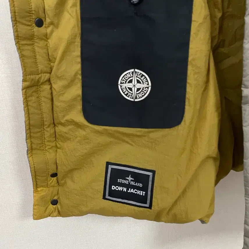 [BUNJANG] Stone Island Padded Vest Khaki 100 / 스톤아일랜드 패딩 조끼 카키 100