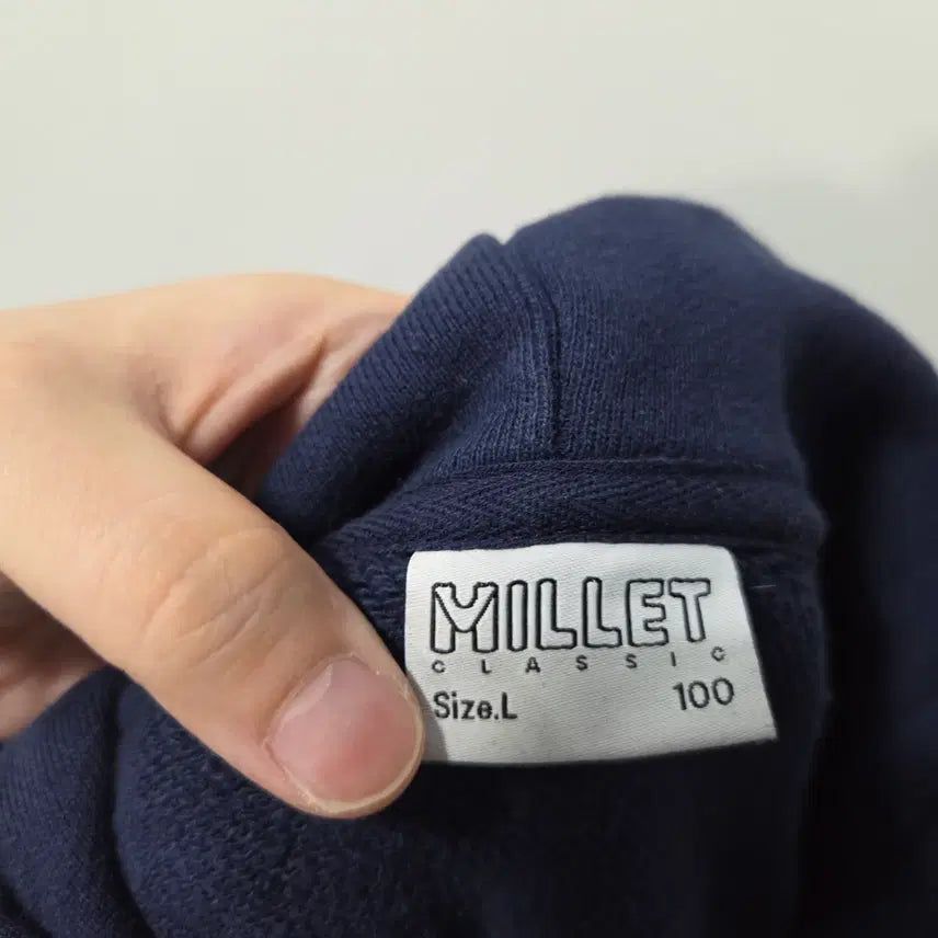 [BUNJANG] Millet X Mark Gonzales Navy Hoodie / 밀레 X 마크 곤잘레스 로고 네이비 후드티 100 26042110