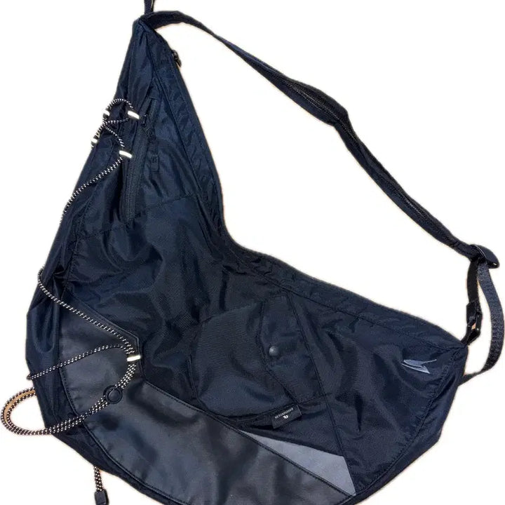 [BUNJANG] Differentis Sling Bag / 디프런티스(디프런트이즈오케이) 슬링백
