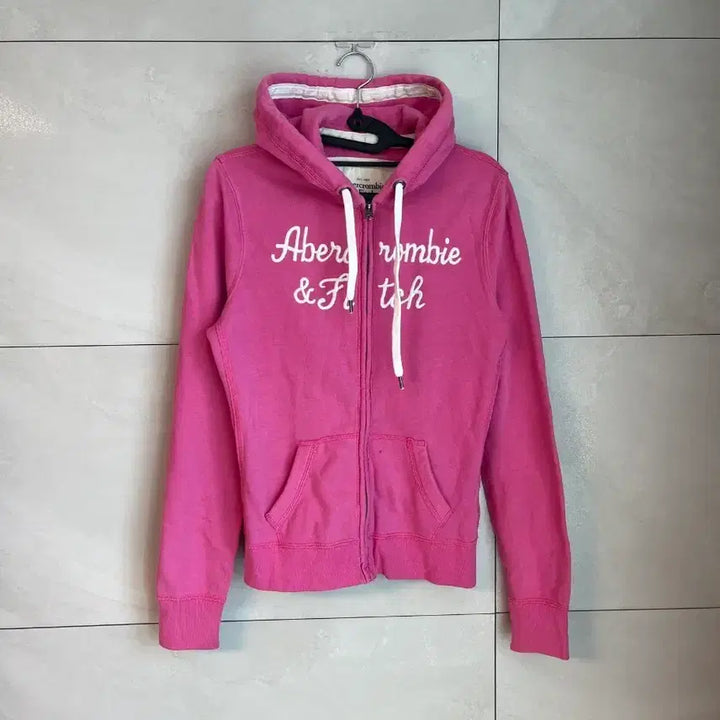 [BUNJANG] Abercrombie &amp; Fitch Spell Logo Fitted Hoodie [M] / 아베크롬비 스펠로고 딱붙핏 딸기우유 후드집업 [M]