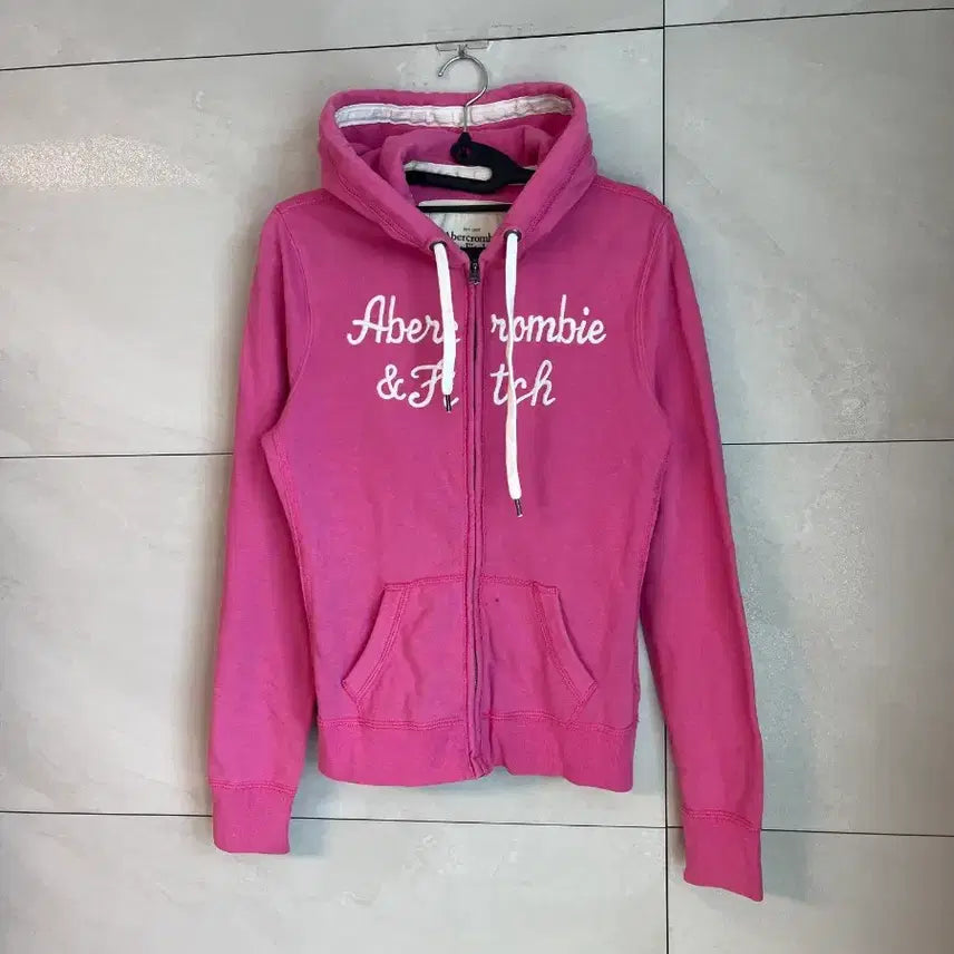 [BUNJANG] Abercrombie &amp; Fitch Spell Logo Fitted Hoodie [M] / 아베크롬비 스펠로고 딱붙핏 딸기우유 후드집업 [M]