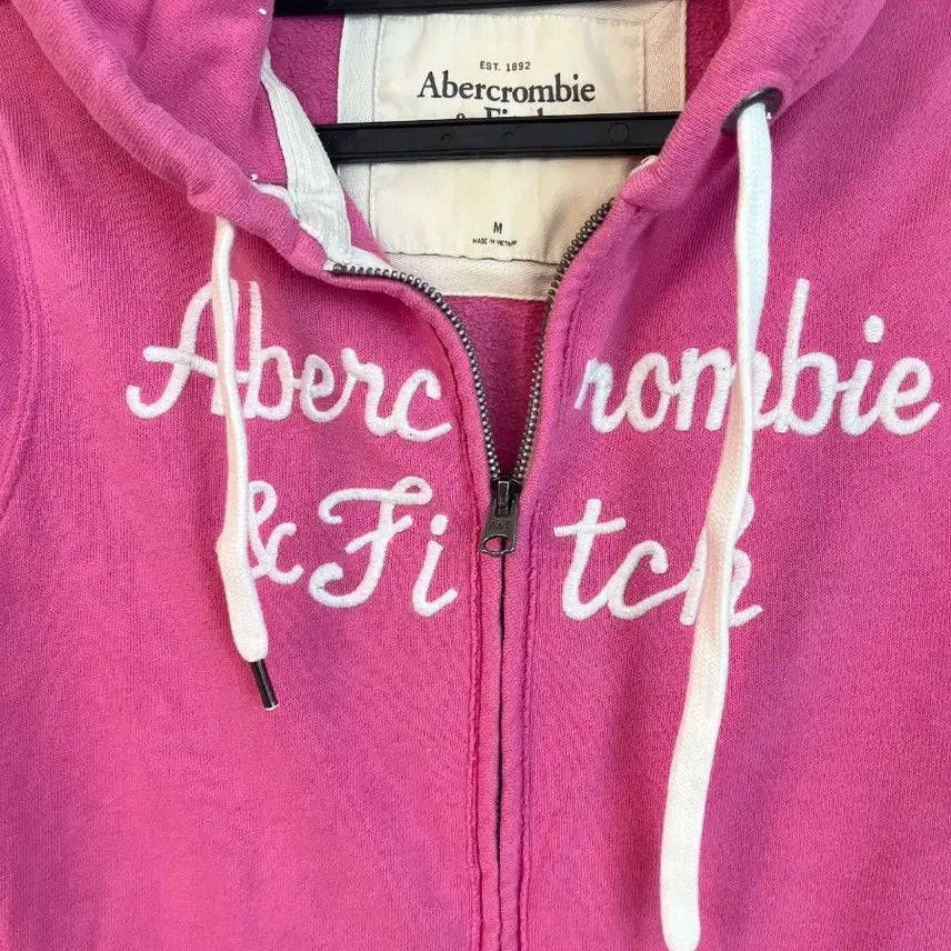[BUNJANG] Abercrombie &amp; Fitch Spell Logo Fitted Hoodie [M] / 아베크롬비 스펠로고 딱붙핏 딸기우유 후드집업 [M]