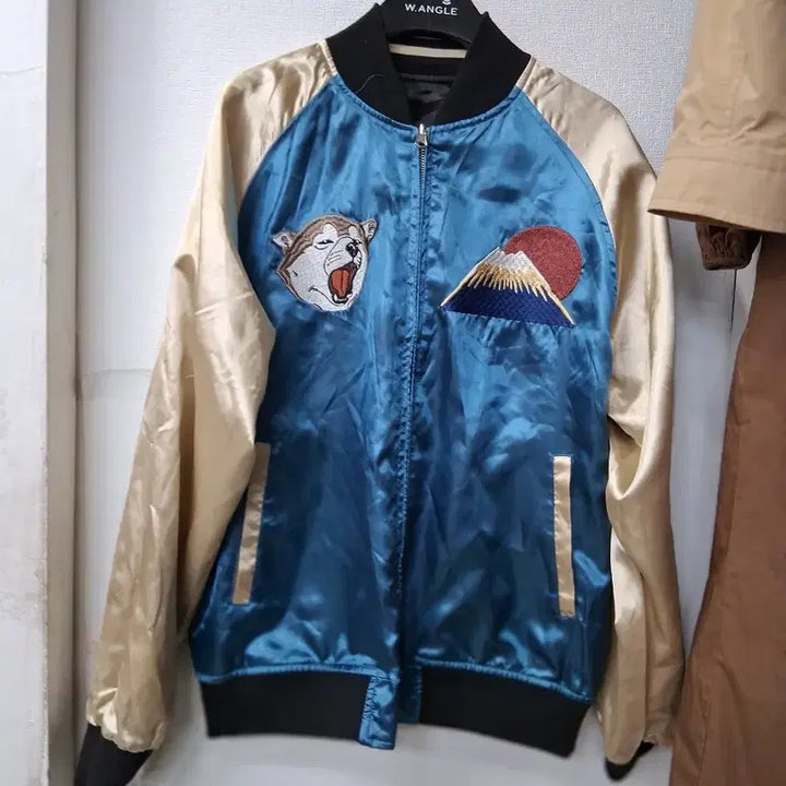 [BUNJANG] Embroidered Eagle Black/Gold Baseball Jacket / 자수 독수리 블랙/골드 야구 점퍼100