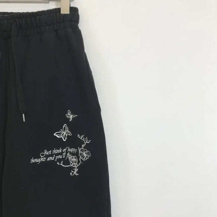 [BUNJANG] CPGN Studio Embroidered Sweat Jogger Pants [M] / CPGN studio 꼼빠뇨 자수 스웻조거팬츠 [M]