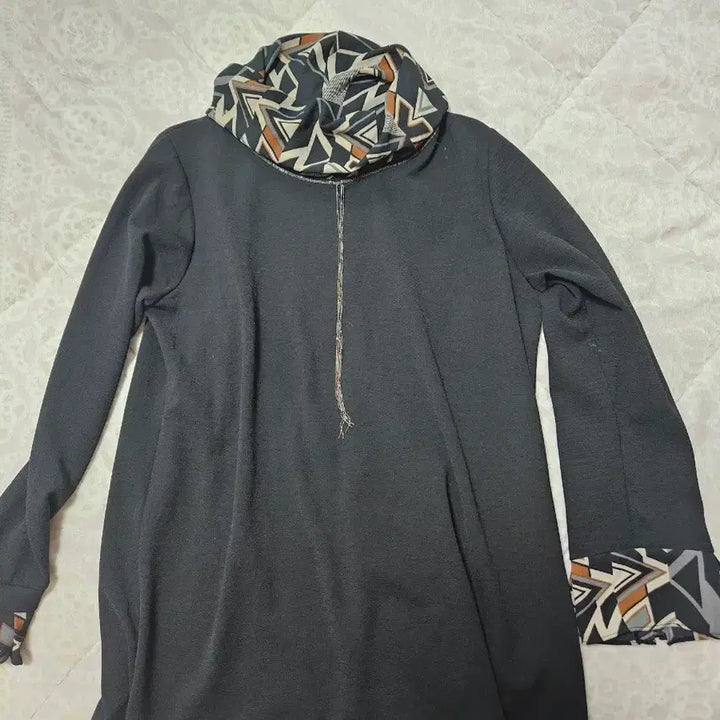 [BUNJANG] Black Patterned Turtleneck Long Sleeve Shirt / 블랙 패턴 터틀넥 긴팔 티셔츠