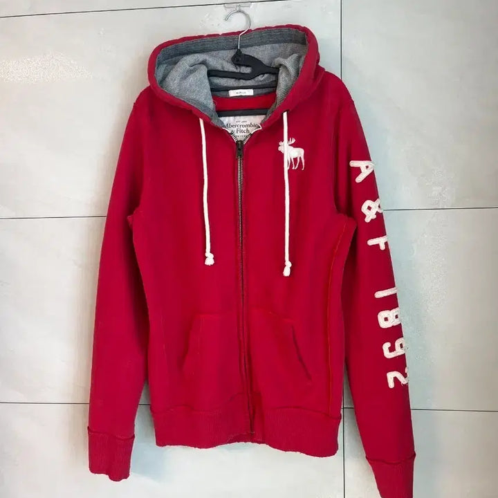 [BUNJANG] Abercrombie &amp; Fitch Spell Logo Reindeer Hooded Zip-up Jacket / 아베크롬비 스펠로고 화이트 순록 후드집업 레드 [M]