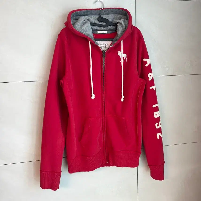 [BUNJANG] Abercrombie &amp; Fitch Spell Logo Reindeer Hooded Zip-up Jacket / 아베크롬비 스펠로고 화이트 순록 후드집업 레드 [M]