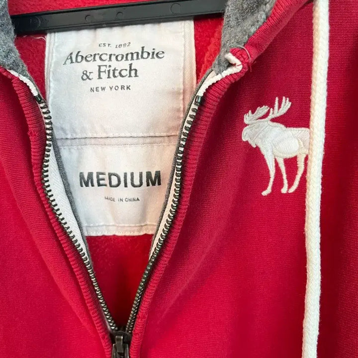 [BUNJANG] Abercrombie &amp; Fitch Spell Logo Reindeer Hooded Zip-up Jacket / 아베크롬비 스펠로고 화이트 순록 후드집업 레드 [M]