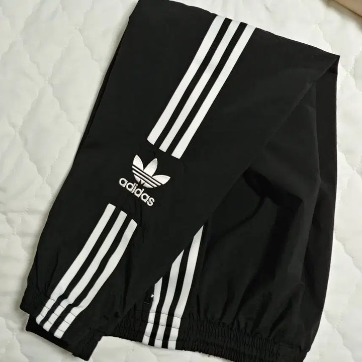 [SOLD OUT] 아디다스 오리지널 락업 트랙팬츠 (블랙) - XS 사이즈