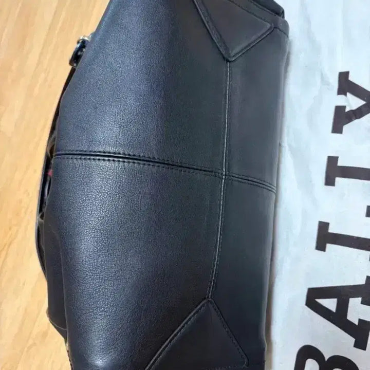 [SOLD OUT] 발리(Bally) 모리츠 마드리엘레 백 / 블랙