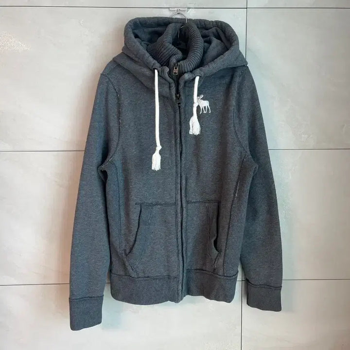 [BUNJANG] Abercrombie White Reindeer Hooded Zip-up Gray [M] / 아베크롬비 화이트 순록 대장 후드집업 그레이 [M]