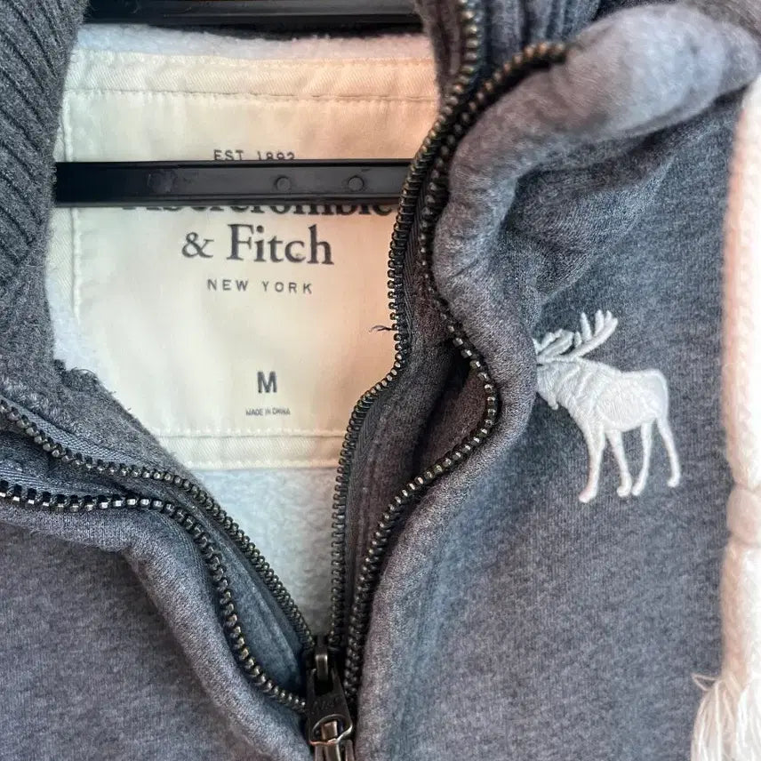 [BUNJANG] Abercrombie White Reindeer Hooded Zip-up Gray [M] / 아베크롬비 화이트 순록 대장 후드집업 그레이 [M]