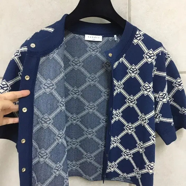 [SOLD OUT] (미사용)산드로 정품 네이비 패턴 크롭 반팔 가디건 스커트 셋업 투피