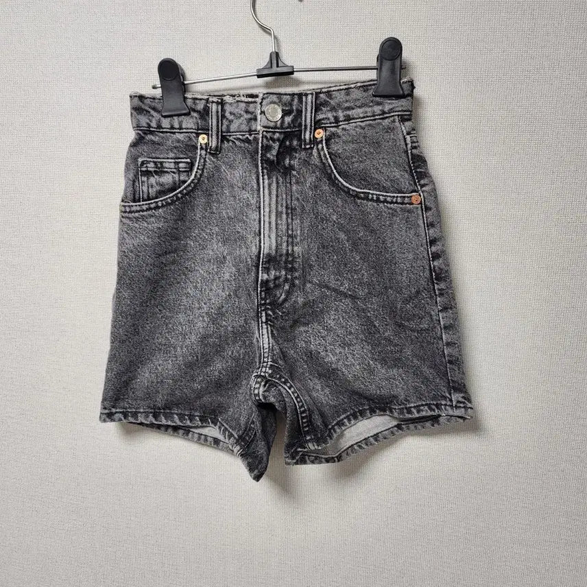 [BUNJANG] ZARA Black Washed Denim Shorts / [23] ZARA 블랙 워싱 데님 숏팬츠