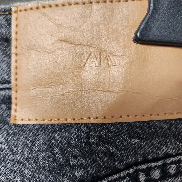 [BUNJANG] ZARA Black Washed Denim Shorts / [23] ZARA 블랙 워싱 데님 숏팬츠