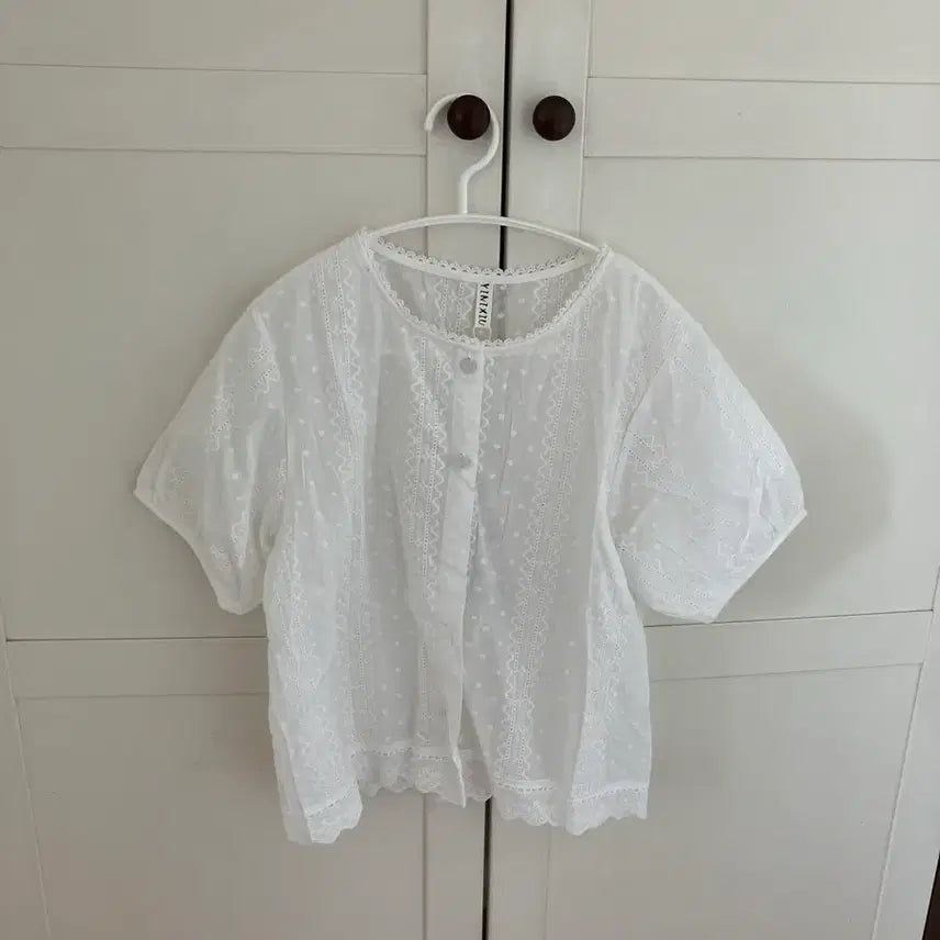 [BUNJANG] YINIXIU White Lace Vintage Blouse / YINIXIU 화이트 레이스 빈티지 반팔 블라우스