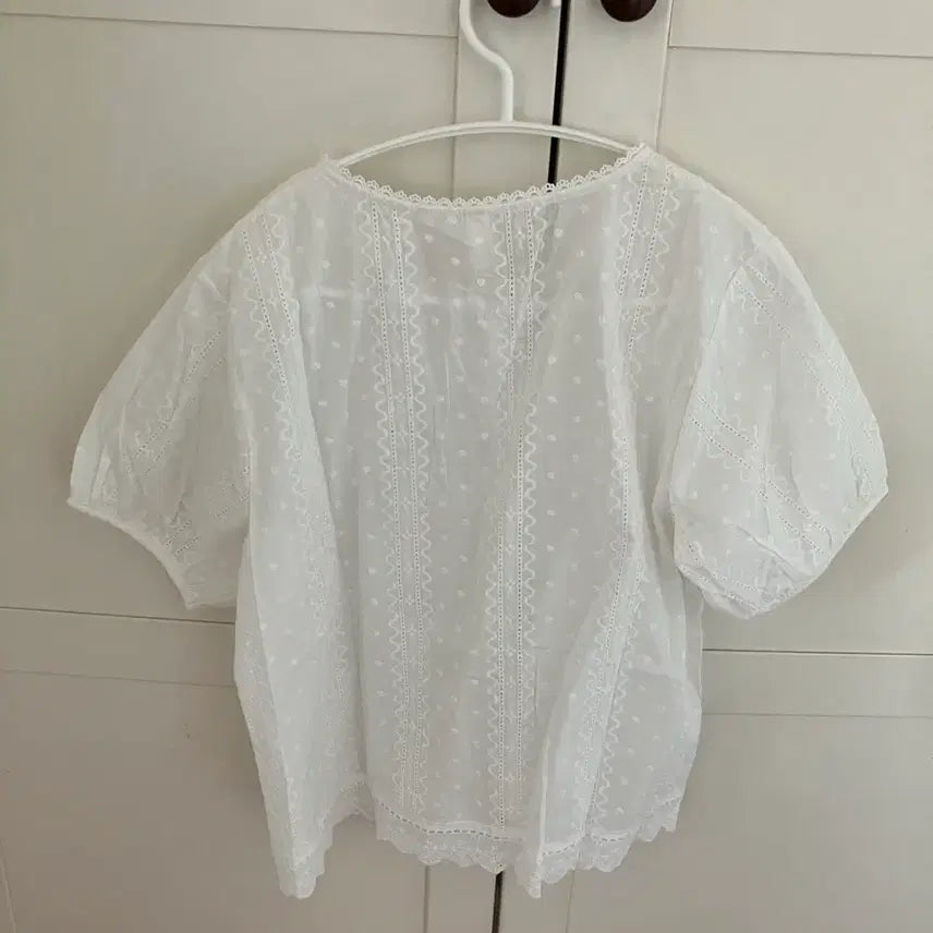 [BUNJANG] YINIXIU White Lace Vintage Blouse / YINIXIU 화이트 레이스 빈티지 반팔 블라우스