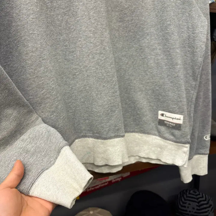 [BUNJANG] Champion Originals Disneyland Two-Tone Ringer Sweatshirt / 챔피온 오리지널스 디즈니랜드 투톤 링거 스웻셔츠 N1238