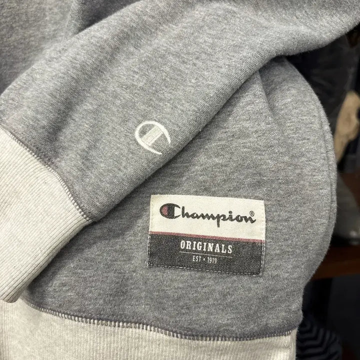 [BUNJANG] Champion Originals Disneyland Two-Tone Ringer Sweatshirt / 챔피온 오리지널스 디즈니랜드 투톤 링거 스웻셔츠 N1238