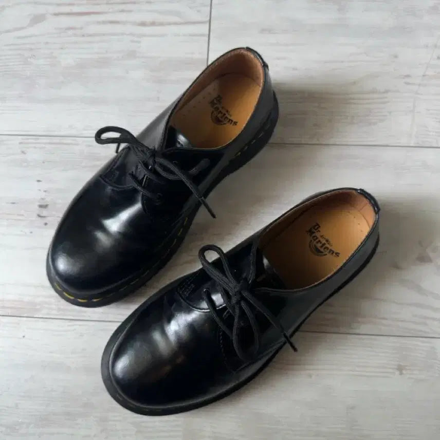 [SOLD OUT] 닥터마틴1461 스무시 230(235)