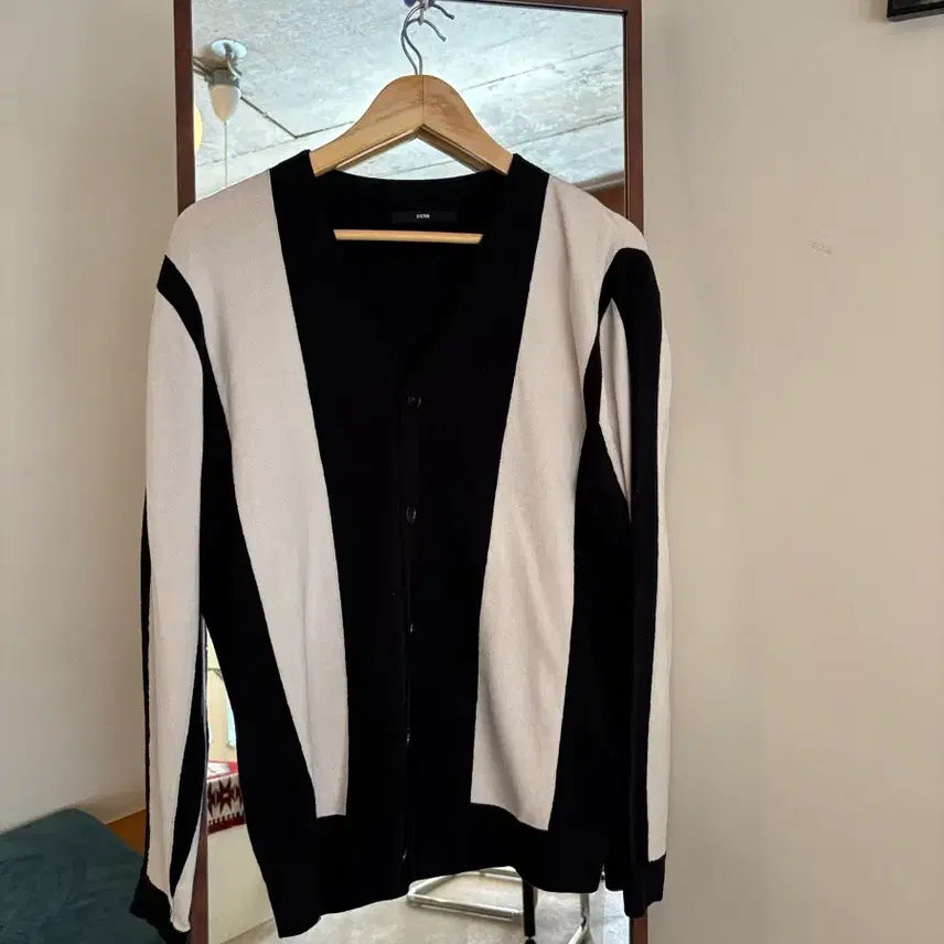 [BUNJANG] SYSTEM Black and White Striped Cardigan / SYSTEM 블랙/화이트 스트라이프 가디건