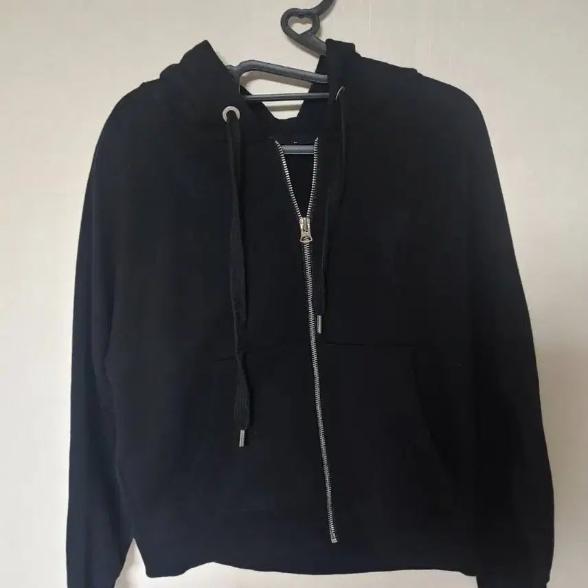 [BUNJANG] BTS (防弾少年団) Tone-on-Tone Heart Logo Hooded Zip-up - Black / 아미 톤온톤 하트 로고 후드집업 블랙