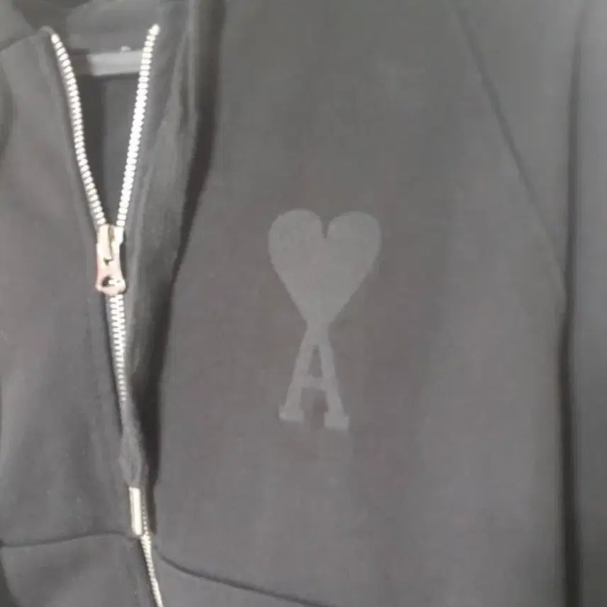[BUNJANG] BTS (防弾少年団) Tone-on-Tone Heart Logo Hooded Zip-up - Black / 아미 톤온톤 하트 로고 후드집업 블랙