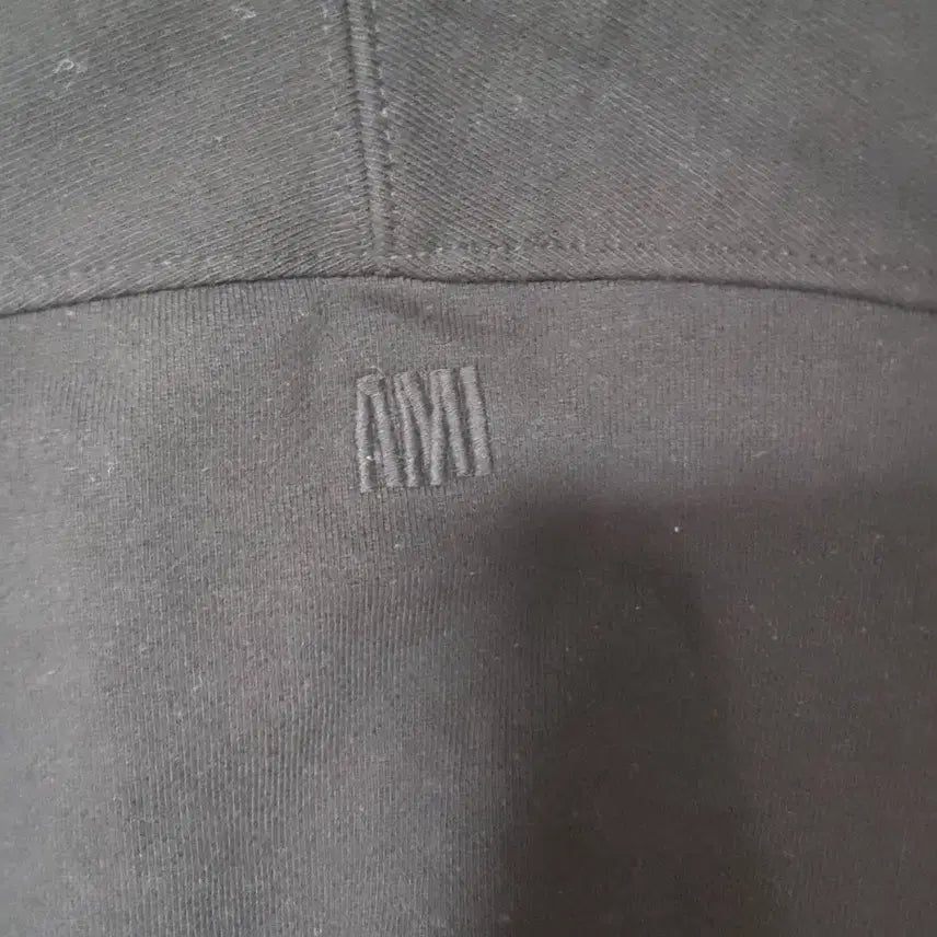 [BUNJANG] BTS (防弾少年団) Tone-on-Tone Heart Logo Hooded Zip-up - Black / 아미 톤온톤 하트 로고 후드집업 블랙