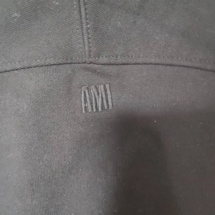 [BUNJANG] BTS (防弾少年団) Tone-on-Tone Heart Logo Hooded Zip-up - Black / 아미 톤온톤 하트 로고 후드집업 블랙