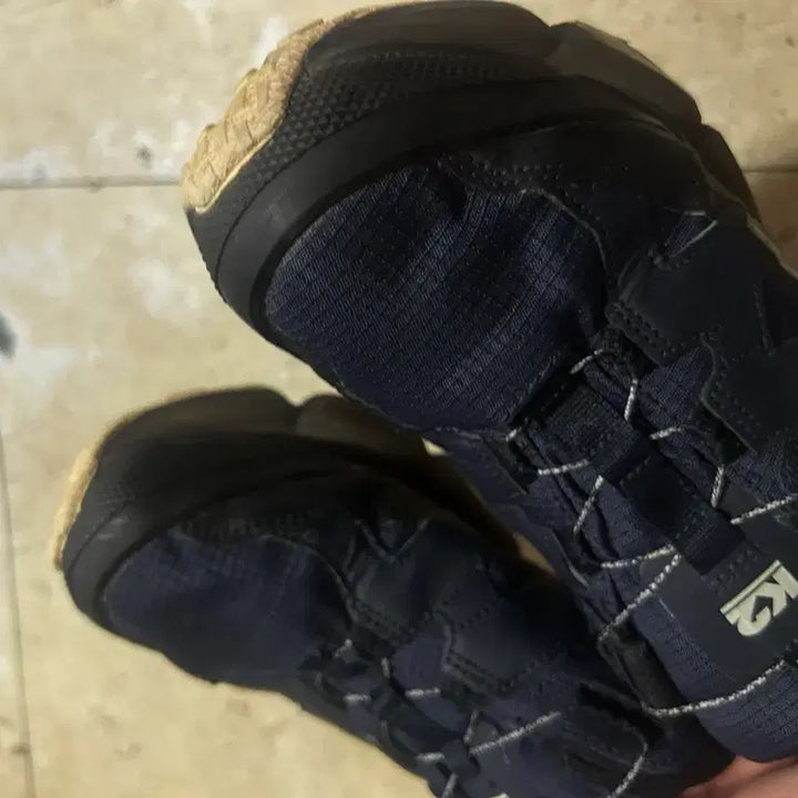 [BUNJANG] K2 Flyhike Cube 2.0 Gore-Tex Trekking Shoes Navy 245cm / k2 플라이하이크 큐브2.0 코어텍스 트레킹화 네이비 245cm