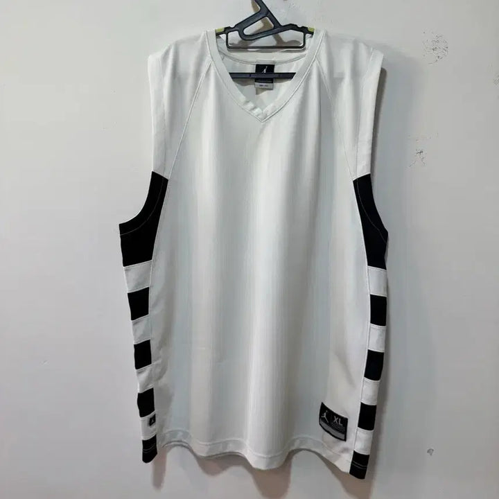 [BUNJANG] Jordan White Black Stripe Tank Top XL / 조던 화이트 블랙 스트라이프 민소매 XL