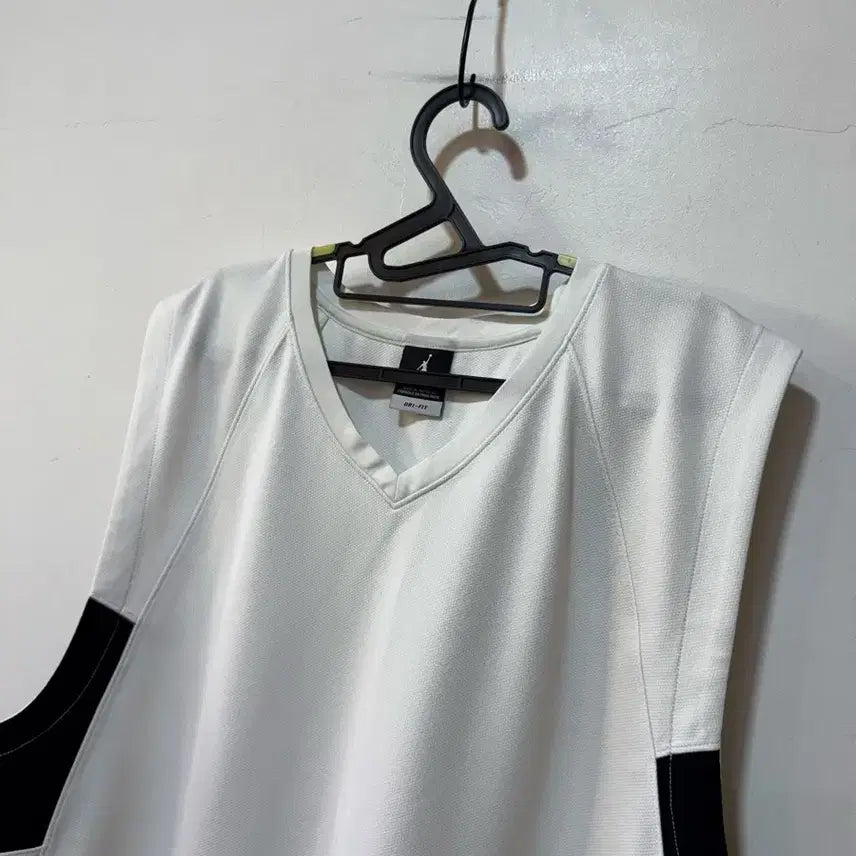[BUNJANG] Jordan White Black Stripe Tank Top XL / 조던 화이트 블랙 스트라이프 민소매 XL