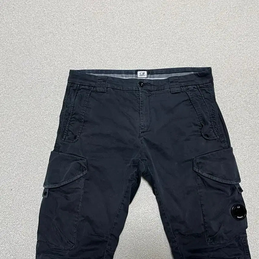 [SOLD OUT] C.P 컴퍼니 카고 바지 남성용 36인치