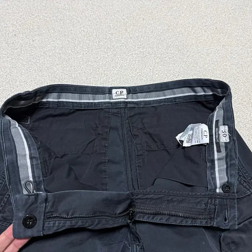 [SOLD OUT] C.P 컴퍼니 카고 바지 남성용 36인치