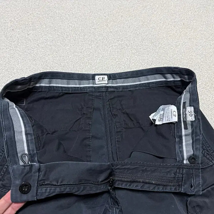 [SOLD OUT] C.P 컴퍼니 카고 바지 남성용 36인치