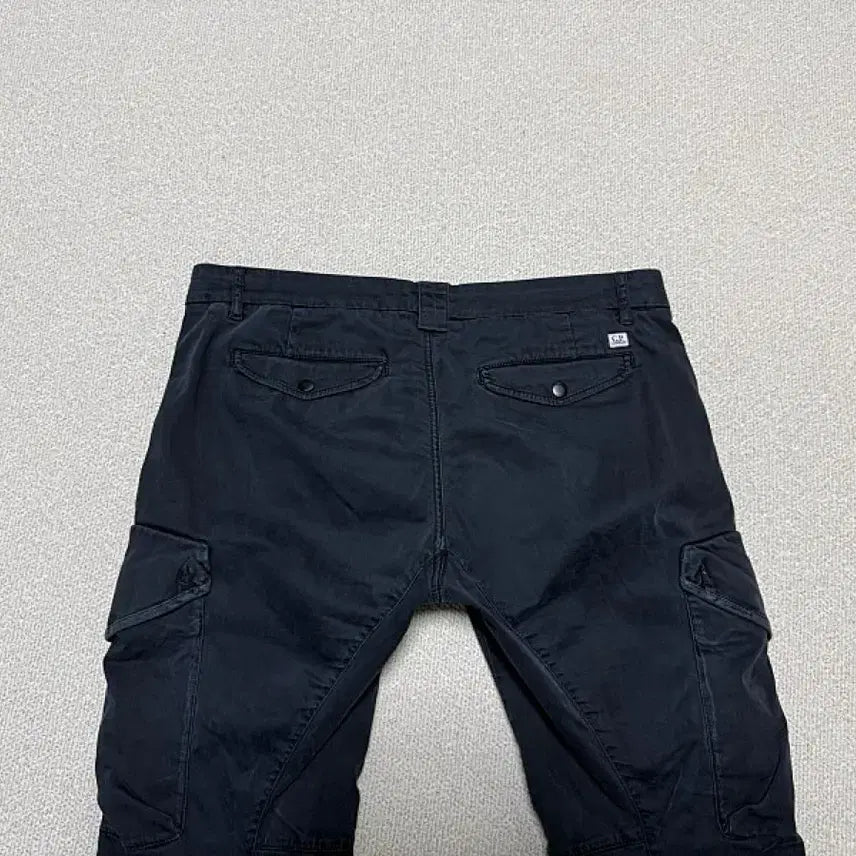 [SOLD OUT] C.P 컴퍼니 카고 바지 남성용 36인치