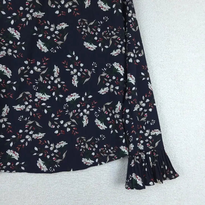 [BUNJANG] Floral Ribbon Blouse (Navy) - Women&
